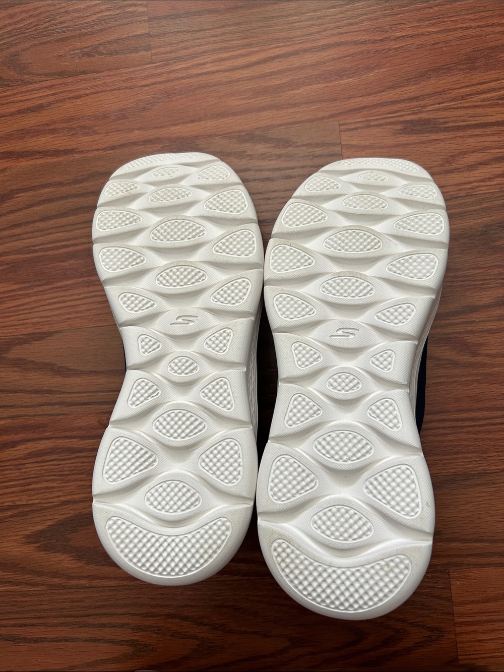 Skechers GOwalk Women's Navy and White Knit Slip-On Sneakers sz 8.5. New w/o tag - Picture 3 of 6